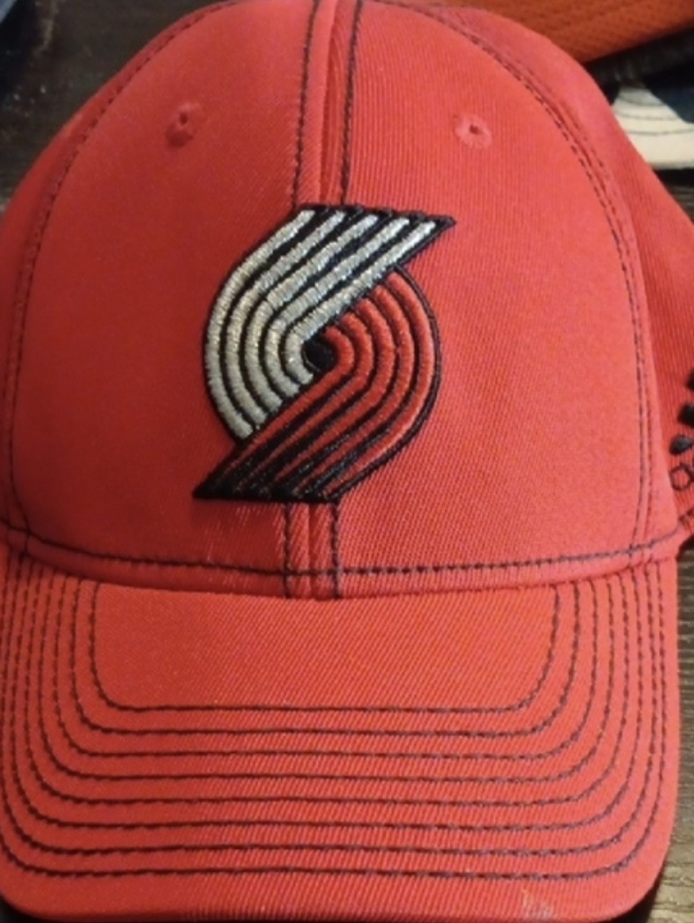 Trail Blazers Adidas Red and Black Stretch Hat with Embroidered Logo Size L/XL - Picture 2 of 4